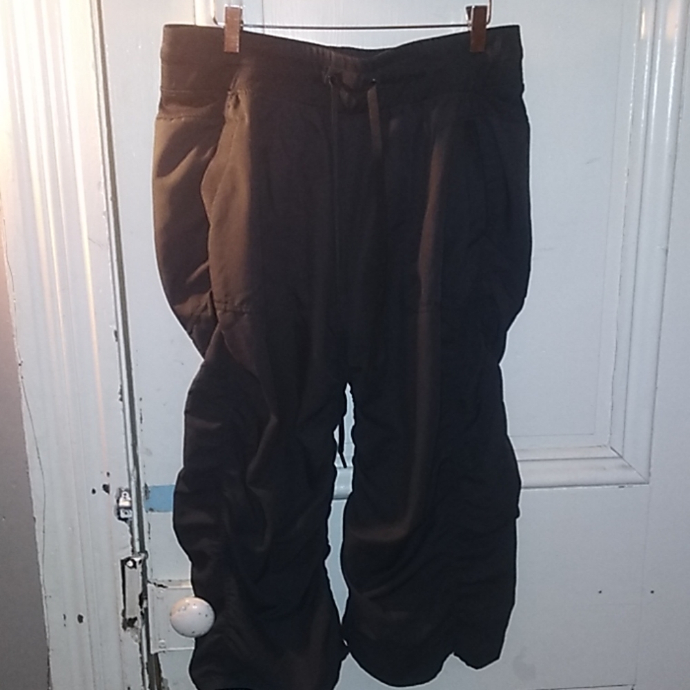 Selling a pair of Capri workout pants